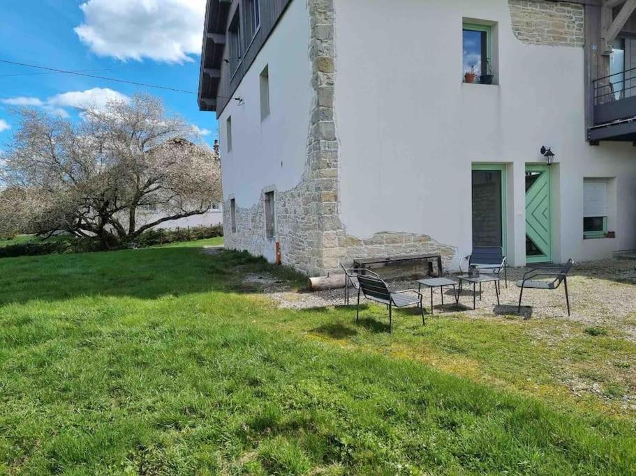 Logement Dans Maison + Exterieur Orchamps-Vennes Esterno foto