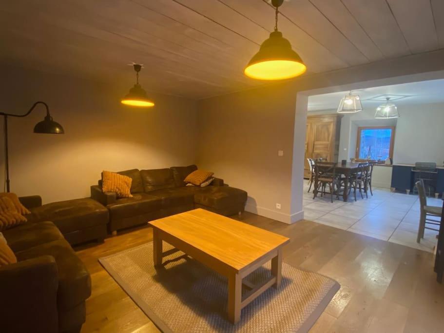 Logement Dans Maison + Exterieur Orchamps-Vennes Esterno foto