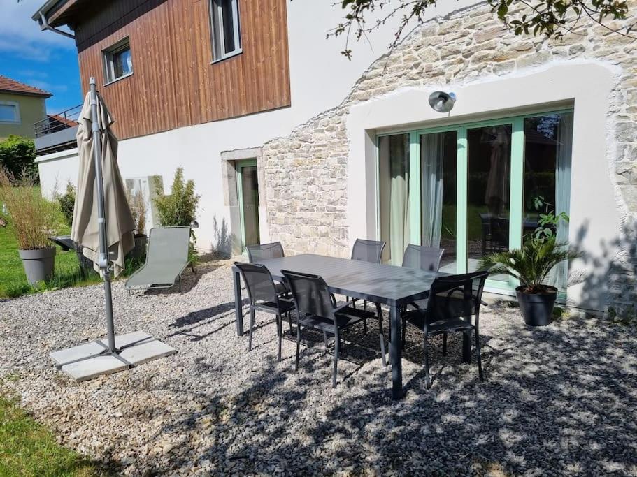 Logement Dans Maison + Exterieur Orchamps-Vennes Esterno foto