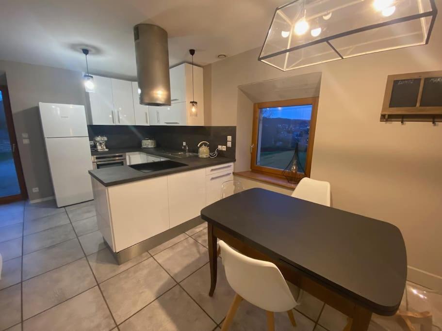 Logement Dans Maison + Exterieur Orchamps-Vennes Esterno foto